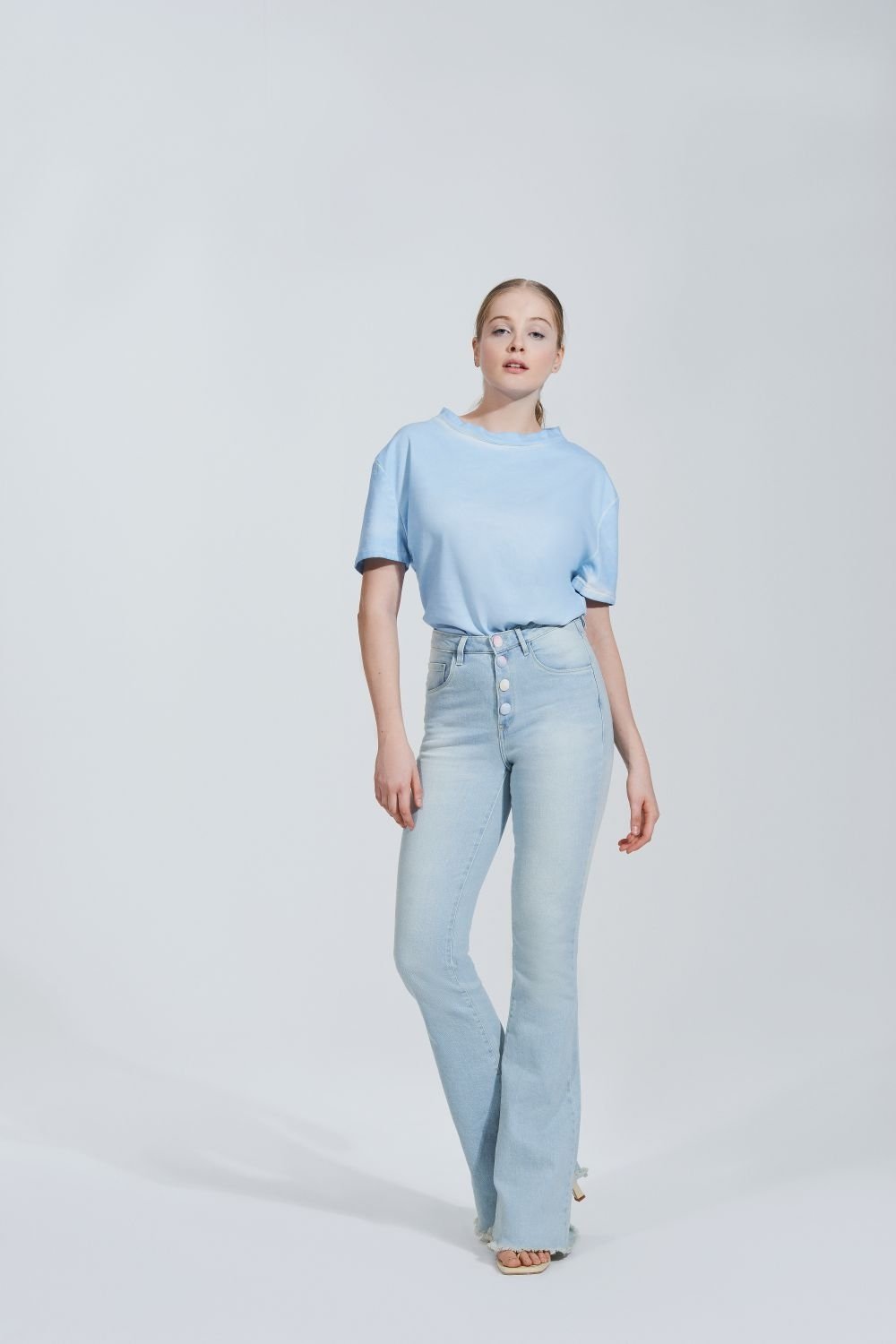 CALCA ANDREA BOTOES TIEDYE FLARE JEANS