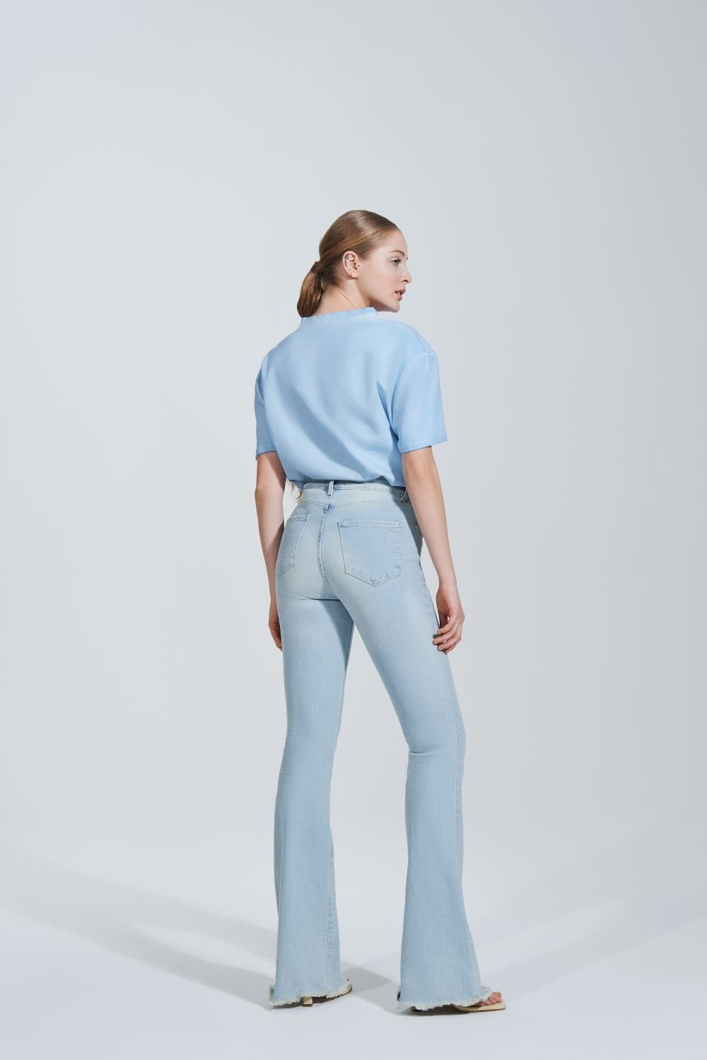 CALCA ANDREA BOTOES TIEDYE FLARE JEANS - Imagem 3
