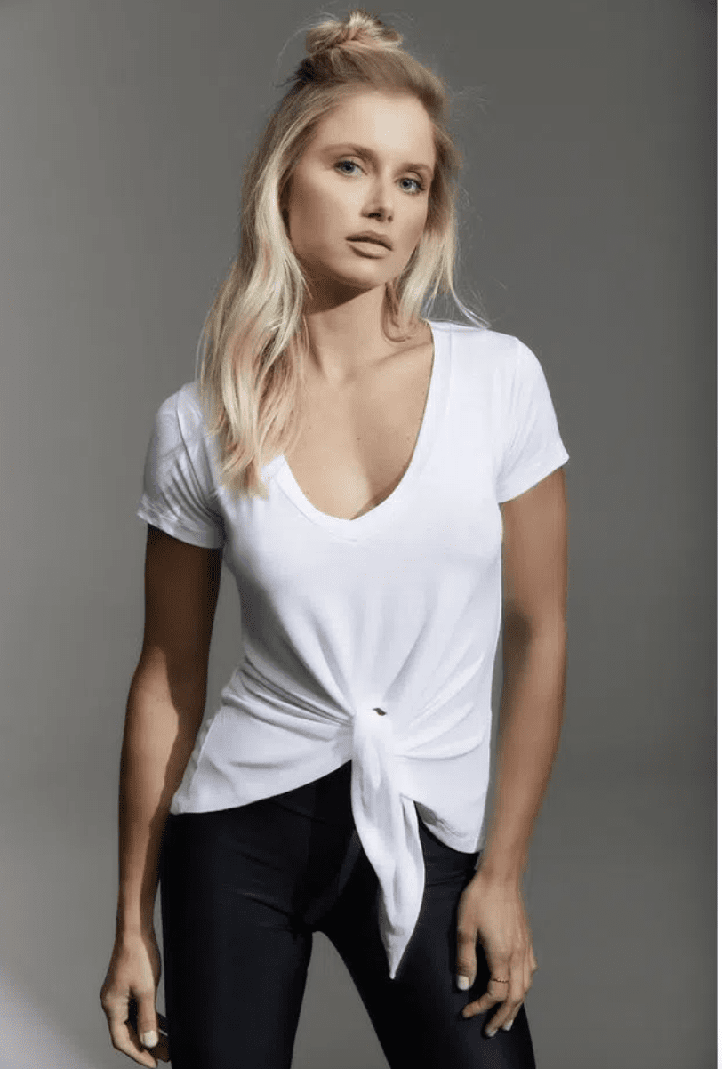 T- Shirt No Branco - Imagem 2
