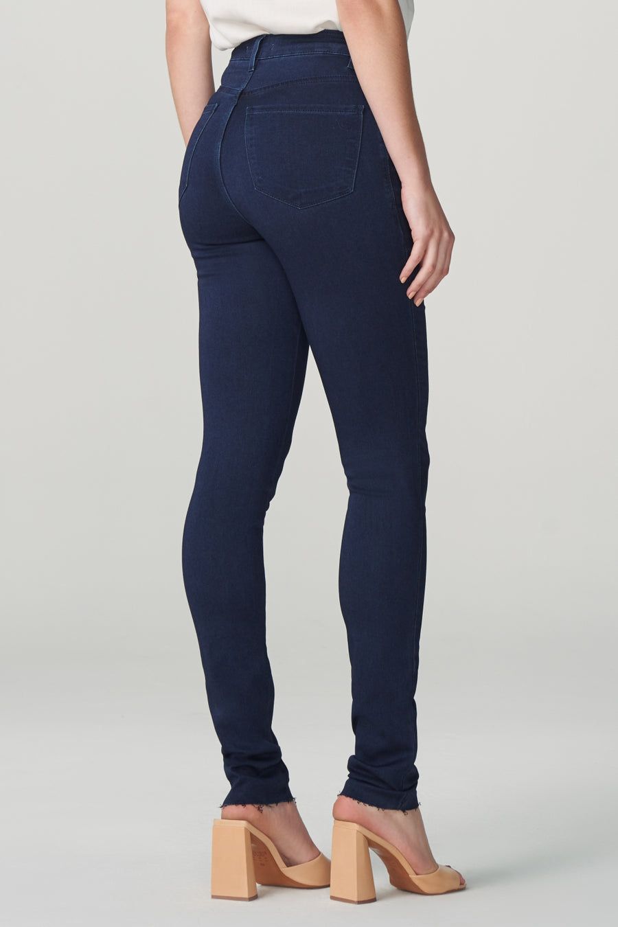 Calca Andrea Acetinada Dark Skinny Ref 2401 - Imagem 3