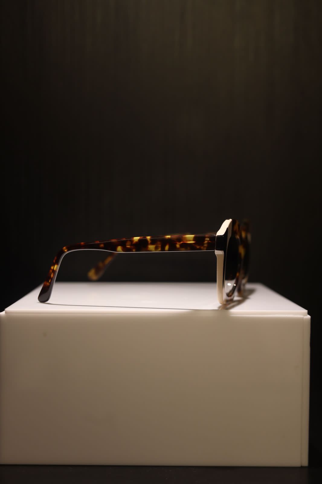 Oculos Bikini Tartaruga Creme Preto - Imagem 2