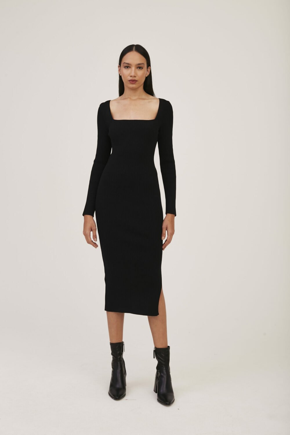 VESTIDO MIDI MNG LNG DECOTE QUADRADO EM TRICOT PRETO