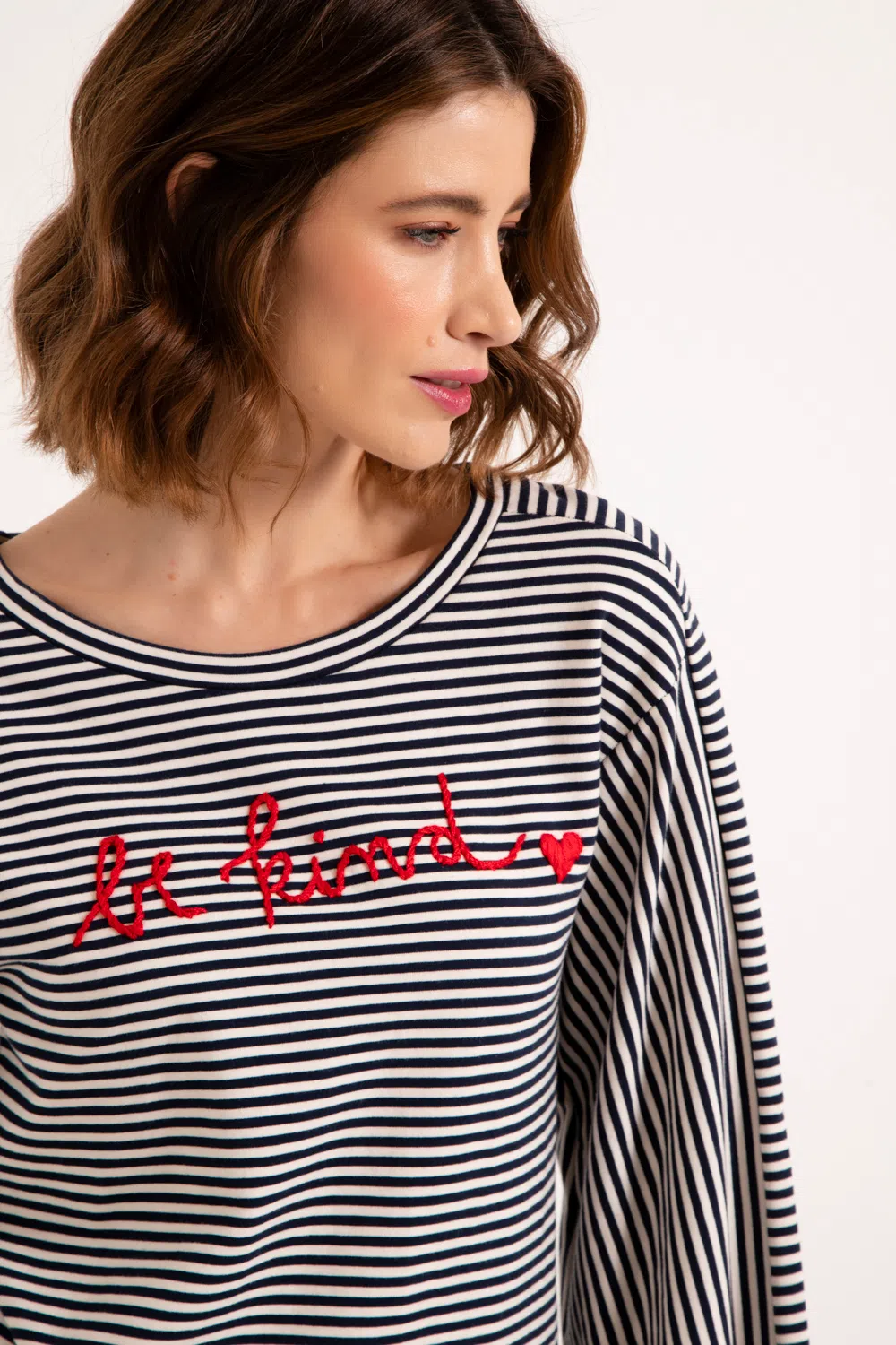 CAMISETA BE KIND LISTRA AZUL - Imagem 3