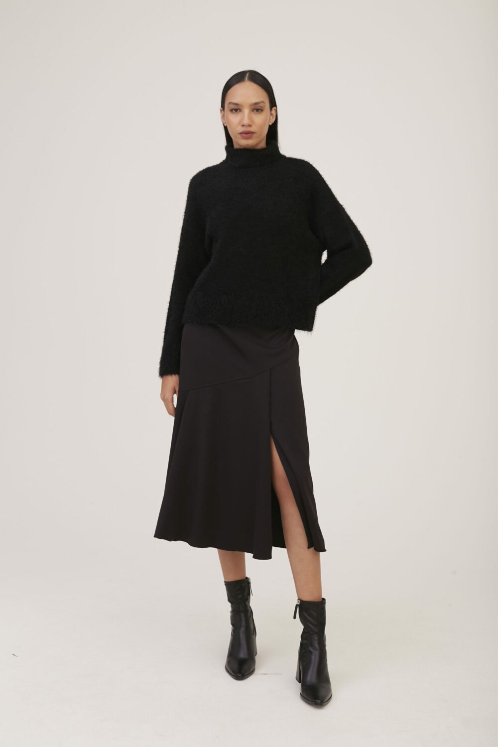 Blusa Gola Alta Em Tricot Peluche Preto