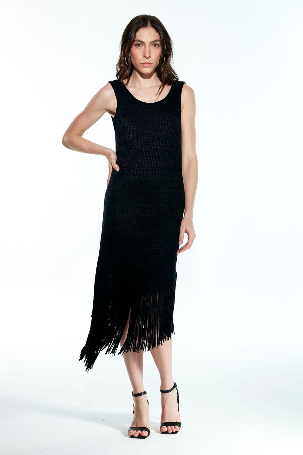 vestido-midi-preto-rayon-franjas