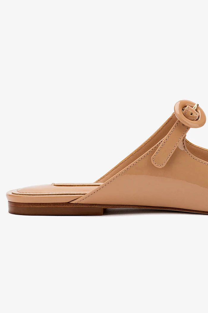 Blair Flat Mule In Tan Patent Leather - Imagem 4