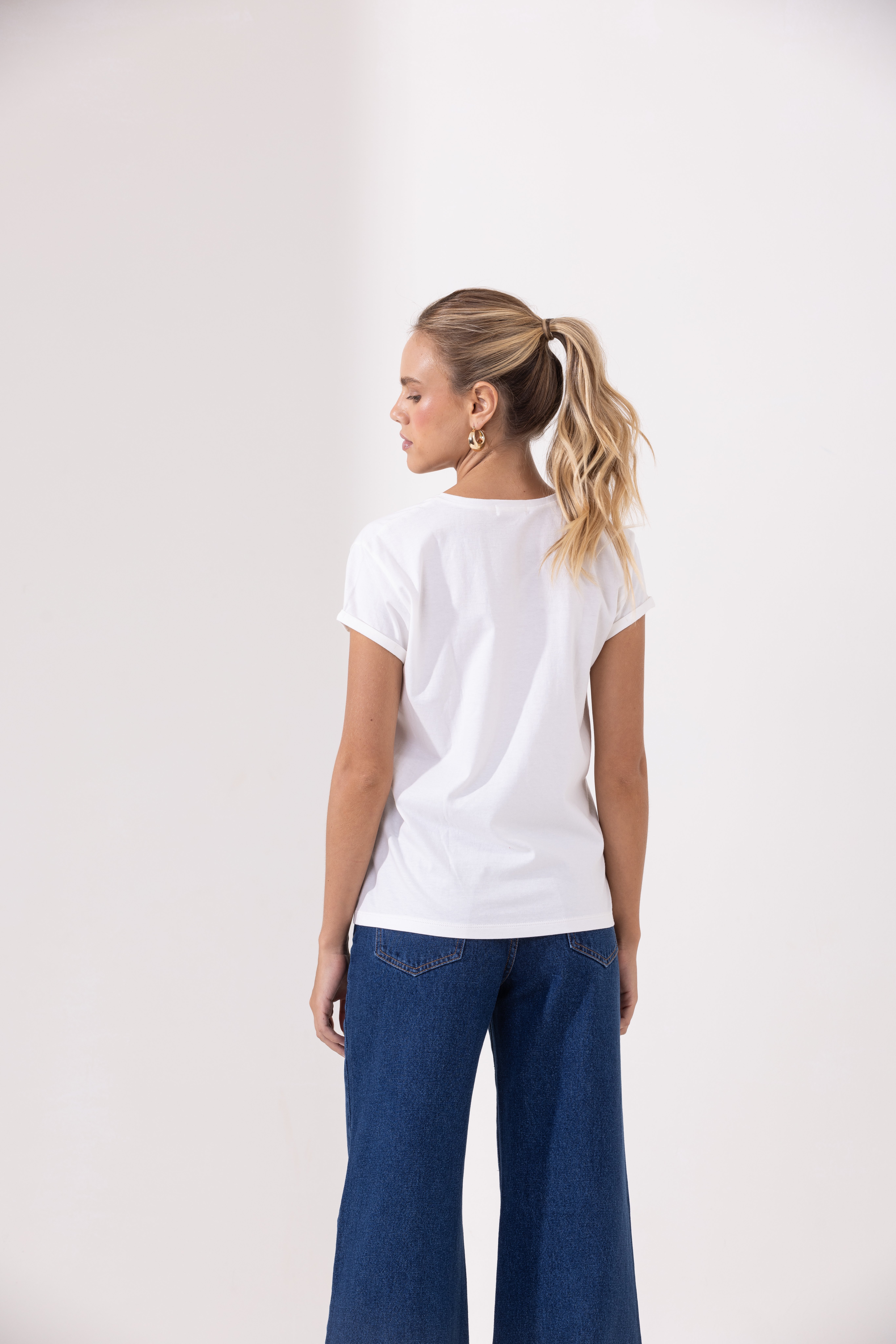 T-Shirt Flavia Off White - Imagem 4
