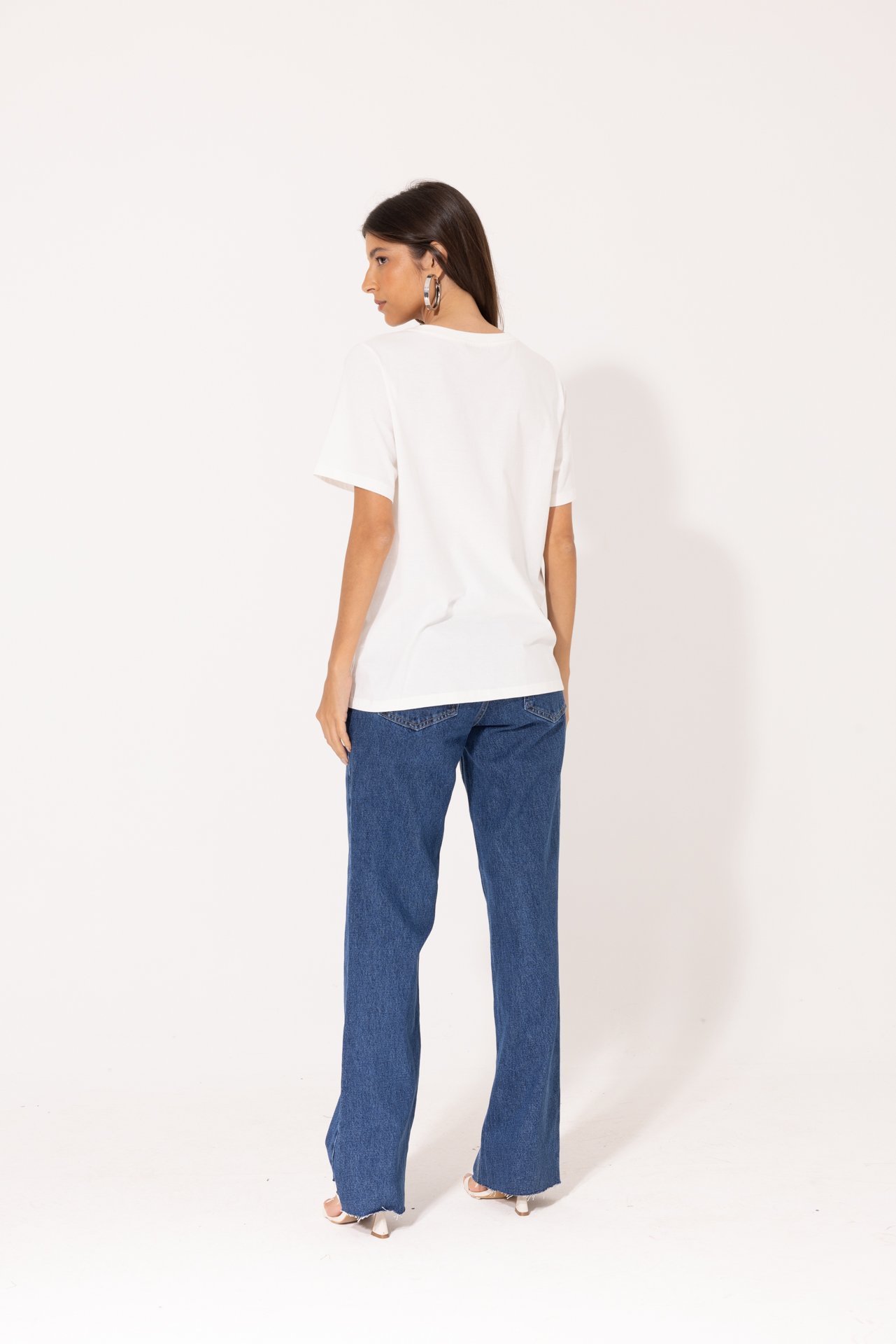 T-Shirt Feminina Mom Off White em Algodão 100% com Estampa The Coolest Mom - Imagem 4