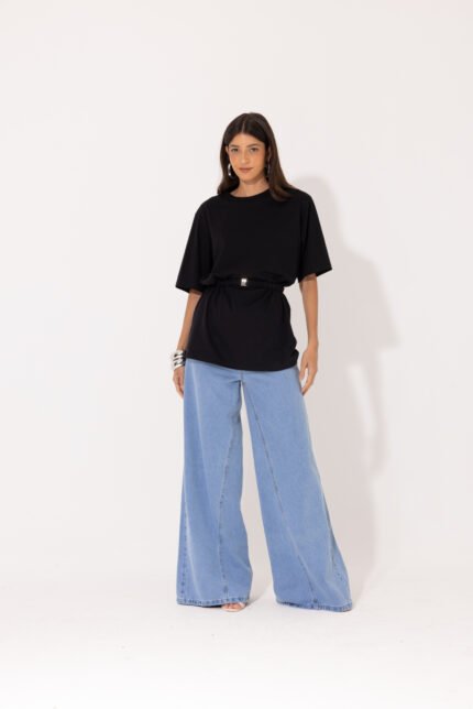 Alternative view of T-Shirt Poly Preto Oversized com Cinto e Fivela Metálica