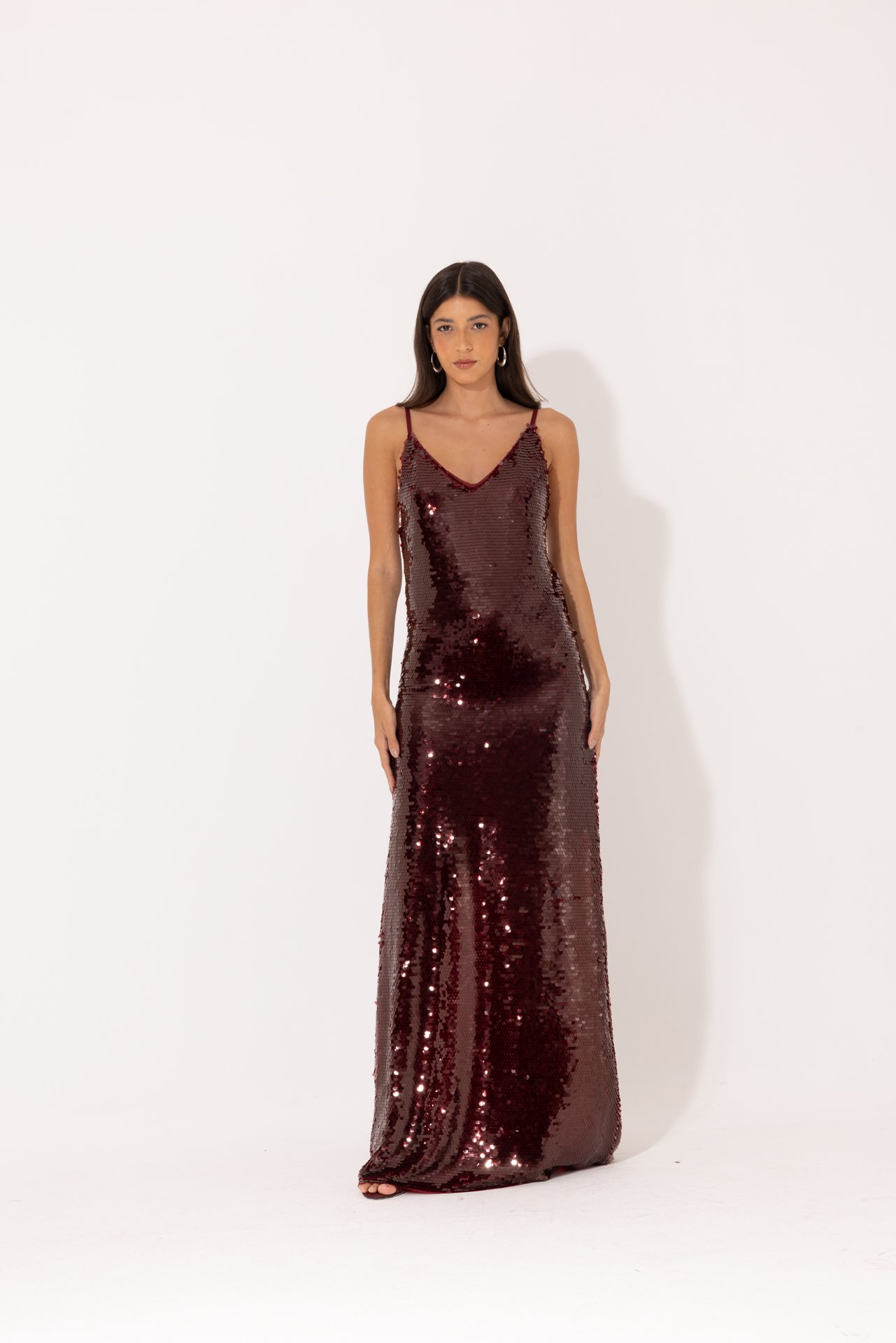 Vestido longo de paetê vinho com decote V e alças finas reguláveis Penelope Vignon
